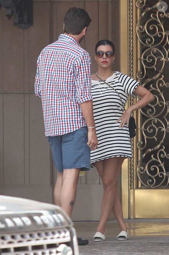 Kourtney Kardashian et Scott Disick à la sortie de l'hôtel Montage. Beverly Hills, le 7 août 2013.