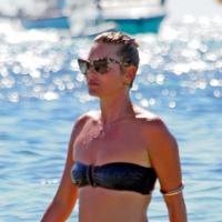 Kate Moss en bikini pour de folles vacances à Ibiza avec son mari et sa fille