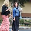 Jennifer Love Hewitt, enceinte, dit au revoir à son fiancé Brian Hallisay avant de se rendre au Starbucks à Los Angeles, le 9 août 2013.