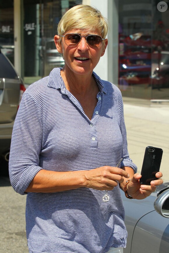 Ellen DeGeneres devant un magasin à West Hollywood, le 10 août 2013.