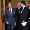 Le prince Philip, duc d'Edimbourg, lors d'une remise de médailles à la Royal Society of Edinburgh le 12 août 2013, deux mois après son hospitalisation pour une chirurgie abdominale.