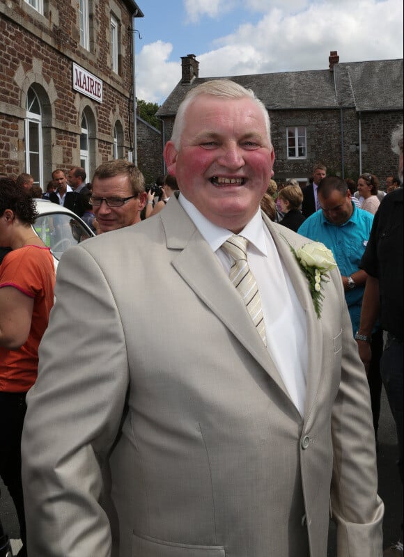 Thierry Olive à la mairie de Ver, lors de son mariage, en septembre 2012.