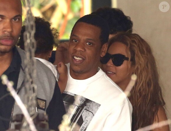 Jay Z, Beyoncé et leur fille Blue Ivy vont déjeuner au restaurant Septime a Paris au lendemain du premier concert de Beyoncé à Bercy. Le 25 avril 2013