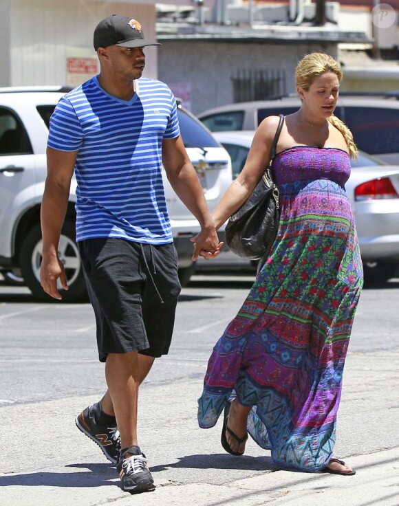 Donald Faison et sa femme CaCee Cobb, enceinte, dans West Hollywood, le 20 mai 2013