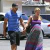 Donald Faison et sa femme CaCee Cobb, enceinte, dans West Hollywood, le 20 mai 2013