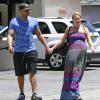 Donald Faison et sa femme CaCee Cobb, enceinte, dans West Hollywood, le 20 mai 2013