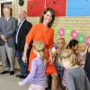La princesse Mary de Danemark en visite à l'école primaire d'Espergaerde le 16 août 2013, pour voir comment l'établissement a intégré l'informatique à son enseignement.