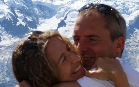 Mark Sutton et sa compagne Victoria Homewood. A 42 ans, ce spécialiste du wingsuit qui avait sauté en parachute déguisé en Daniel Craig/James Bond lors des JO de Londres 2012, s'est tué lors d'un saut dans les Alpes le 14 août 2013.