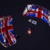 Photo de Mark Sutton sautant en James Bond lors de la cérémonie d'ouverture des JO de Londres 2012, publiée sur Facebook par sa compagne Victoria Homewood.