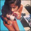 Malika Ménard sirote un milkshake