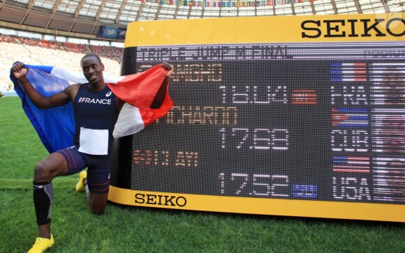 Le Français Teddy Tamgho célèbre sa médaille d'or aux Mondiaux de Moscou en triple saut, le 18 août 2013.