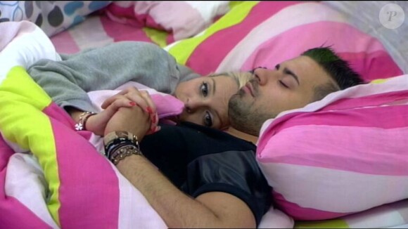 Pause tendresse pour Alexia et Vincent (Secret Story 7 - lundi 19 août 2013)