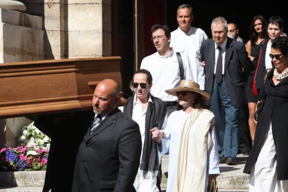 Sa fille, Meriem Vergès, son amour Marie-Christine, marquise de Solages, son frere Paul Vergès et sa nièce Françoise Vergès aux funérailles de l'avocat Jacques Vergès en l'église Saint-François d'Aquin à Paris le 20 août 2013.