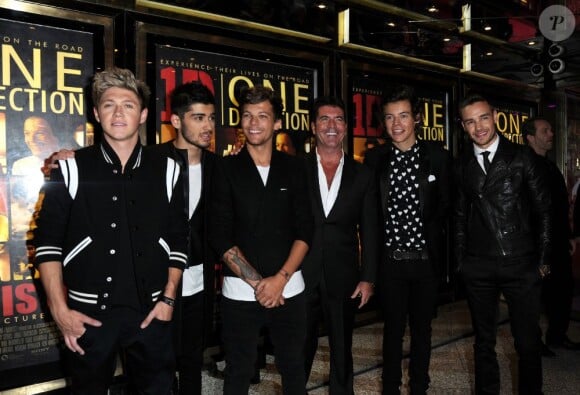 Simon Cowell et les One Direction (Harry Styles, Liam Payne, Louis Tomlinson, Niall Horan et Zayn Malik) à la première du film "One Direction : This Is Us" à Londres, le 20 août 2013.