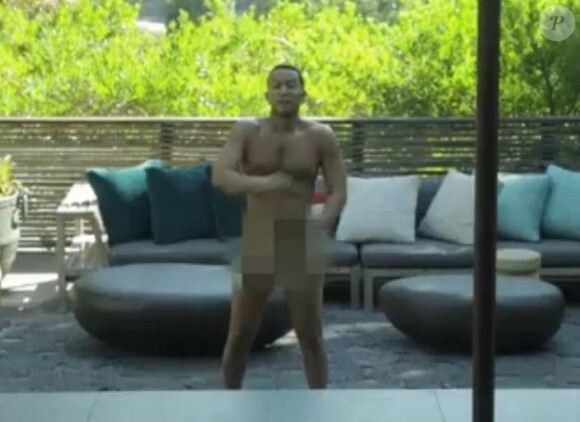 Le chanteur John Legend entièrement nu pour le site parodique Funny or die, dans une vidéo publiée le 15 août 2013.