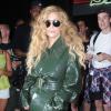 Lady Gaga, en imperméable vert Calvin Klein, à la sortie d'un studio de répétition new-yorkais, le 22 août 2013.