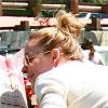 Exclusif - LeAnn Rimes, sans soutien-gorge fait ses courses a Woodland Hills, le 20 août 2013.