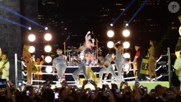 Katy Perry lors de sa prestation aux MTV VMA à New York, le 25 août 2013.