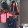 Nabilla quitte son hôtel, à Beverly Hills, le dimanche 18 août 2013.