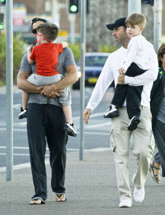 Ricky Martin avec son compagnon Carlos et leurs garçons Matteo et Valentino, à Sydney, le 29 mai 2013.