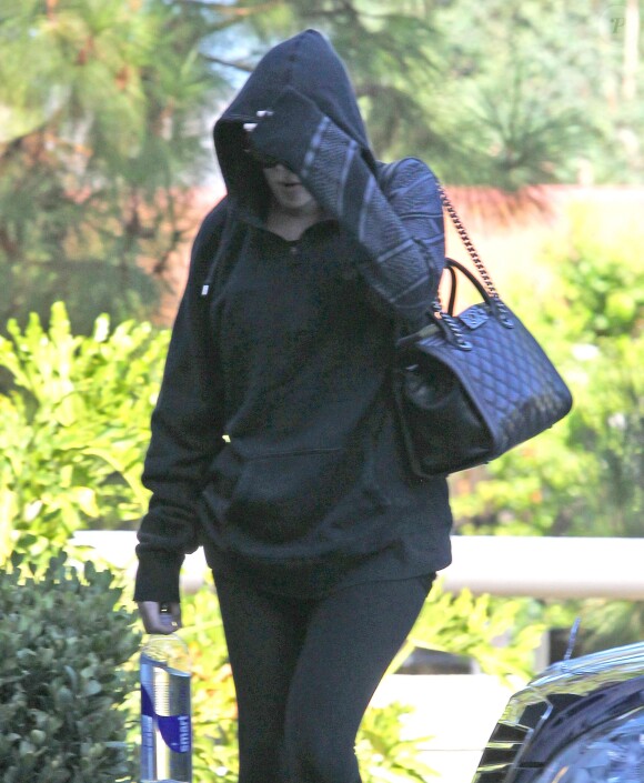 Khloe Kardashian se cache à Los Angeles, le 27 août 2013.