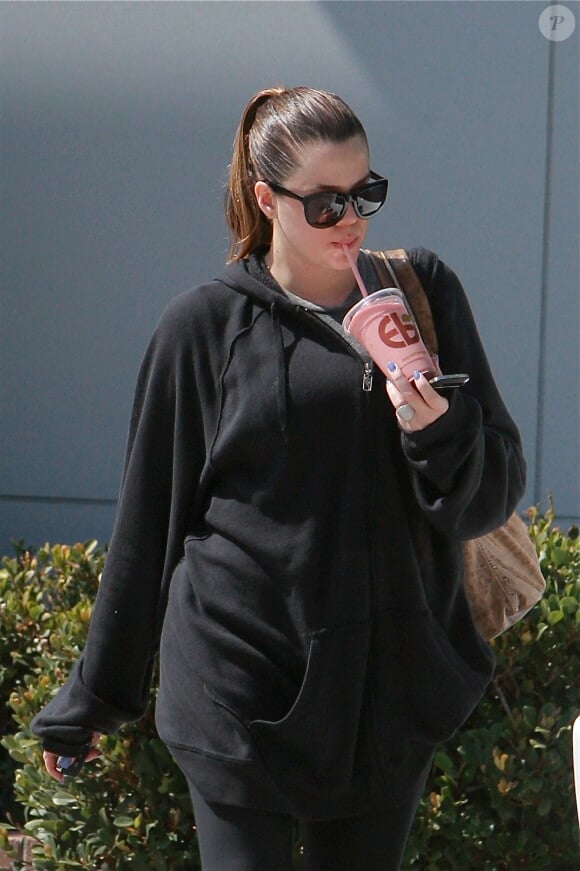 Exclusif - Khloe Kardashian quitte son cours de gym à Los Angeles le 3 août 2013.