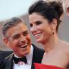 Sandra Bullock et George Clooney complices pour la cérémonie d'ouverture et la présentation de Gravity à la 70e Mostra de Venise, le 28 août 2013.