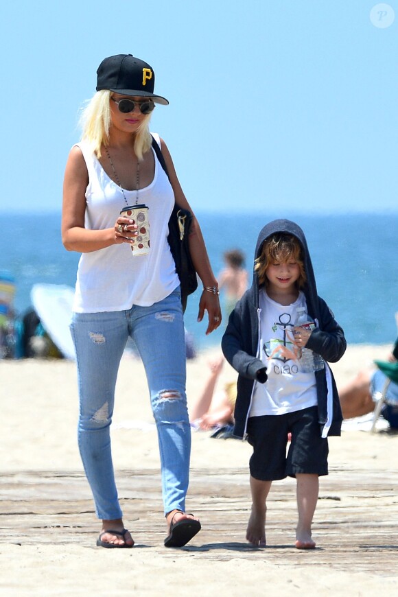 Christina Aguilera et son fils Max een sortie à Los Angeles, le 11 août 2013.