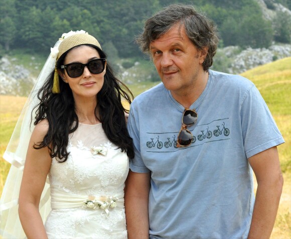 Emir Kusturica et Monica Bellucci sur le tournage du film "L'amour et la Paix"dans la province de Zelengora en république serbe de Bosnie-Herzégovine le 14 août 2013.