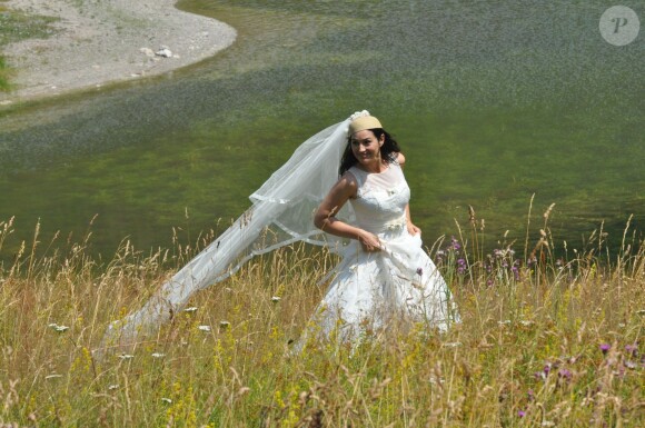 Monica Bellucci en robe de mariée sur le tournage du film "L'amour et la Paix"dans la province de Zelengora en république serbe de Bosnie-Herzégovine le 14 août 2013.