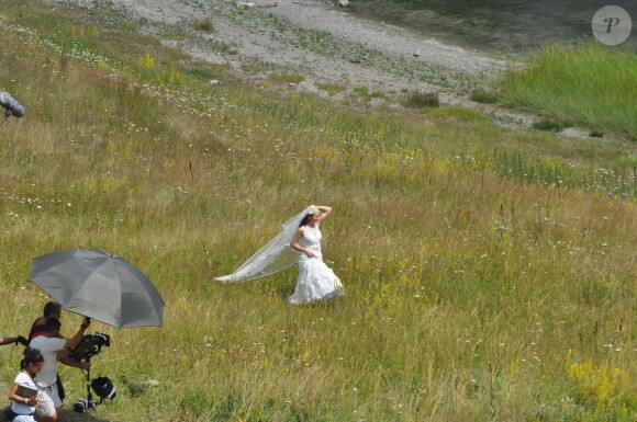 Monica Bellucci sur le tournage du film "L'amour et la Paix"dans la province de Zelengora en république serbe de Bosnie-Herzégovine le 14 août 2013.
