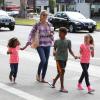 Heidi Klum emmène ses enfants Leni, Henry, Johan et Lou faire des courses chez Whole Foods Market dans le quartier de Brentwood à Los Angeles. Le 31 août 2013.