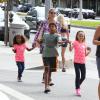 Heidi Klum emmène ses enfants Leni, Henry, Johan et Lou faire des courses chez Whole Foods Market dans le quartier de Brentwood à Los Angeles. Le 31 août 2013.