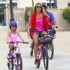 Heidi Klum, accompagnée de son petit ami Martin Kirsten, emmène ses enfants Henry, Johan, Leni et Lou faire du vélo à Santa Monica. La petite famille a passé l'après-midi à la plage. Le 24 août 2013.