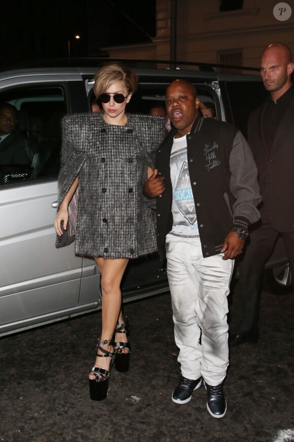 Lady Gaga arrivant au club Boujis de Londres le 1er septembre 2013 au petit matin.