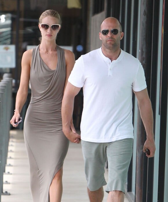 Rosie Huntington-Whiteley et Jason Statham à Malibu le 6 juillet 2013.