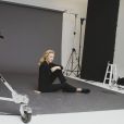 Cate Blanchett dans les coulisses de son shooting pour Sí, le nouveau parfum de Giorgio Armani, avec le photographe Daniel Jackson.