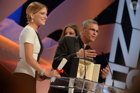 Léa Seydoux, le réalisateur Abdellatif Kechiche et Adèle Exarchopoulos lors de la Palme d'or du film La Vie d'Adèle lors du Festival de Cannes le 26 mai 2013