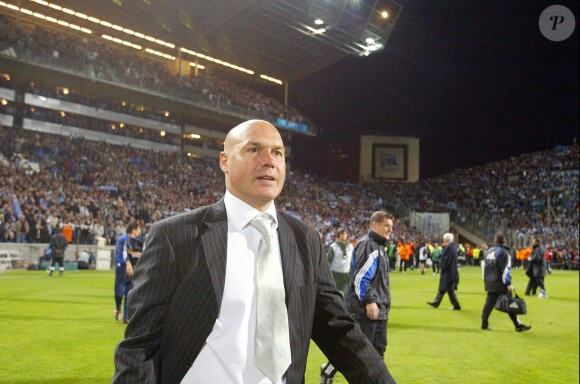 Le directeur sportif de l'OM José Anigo à Marseille le 6 mai 2004.