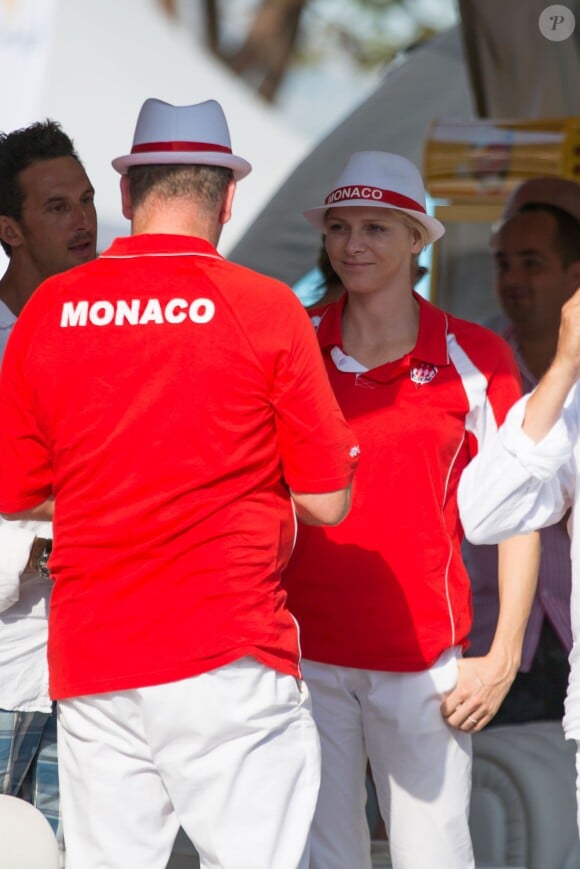 Le prince Albert II de Monaco et la princesse Charlene, associés à Dylan Rocher et Daniel Elena, ont remporté le 5 septembre 2013 le tournoi Peace and sport pro/am organisé à la veille de la finale des Masters de Pétanque de Monaco 2013 sur la place du palais princier.