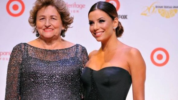 Eva Longoria, célibataire : Plus sexy que jamais et honorée devant sa maman