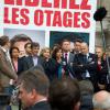 Rassemblement de soutien sur le parvis de l'Hôtel de Ville à Paris, aux journalistes Didier Francois et Edouard Elias, otages en Syrie depuis trois mois, le 6 septembre 2013.