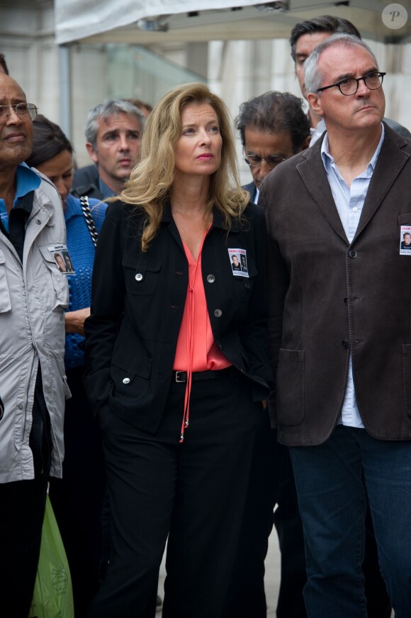 La Première dame Valérie Trierweiler au rassemblement de soutien sur le parvis de l'Hôtel de Ville à Paris, aux journalistes Didier Francois et Edouard Elias, otages en Syrie depuis trois mois, le 6 septembre 2013.
