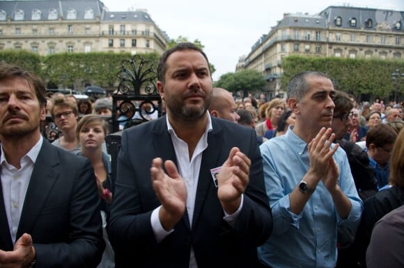 Bruce Toussaint au rassemblement de soutien sur le parvis de l'Hôtel de Ville à Paris, aux journalistes Didier Francois et Edouard Elias, otages en Syrie depuis trois mois, le 6 septembre 2013.