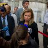 Valérie Trierweiler au rassemblement de soutien sur le parvis de l'Hôtel de Ville à Paris, aux journalistes Didier Francois et Edouard Elias, otages en Syrie depuis trois mois, le 6 septembre 2013.