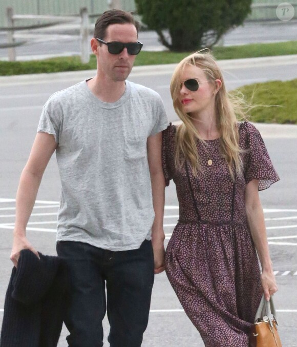 Exclusif - Kate Bosworth et Michael Polish recemment mariés, quittent Philipsburg et se dirigent vers l'aéroport, le 2 septembre 2013.