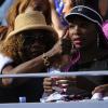 Oracene et Venus Williams lors de la finale de l'US Open 2013 entre Serena Williams et Victoria Azarenka, le 8 septembre 2013 sur le court Arthur Ashe à Flushing Meadows