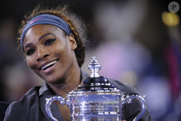 Serena Williams, heureuse et souriante lors de sa victoire en finale de l'US Open 2013 face à Victoria Azarenka, le 8 septembre 2013 sur le court Arthur Ashe à Flushing Meadows