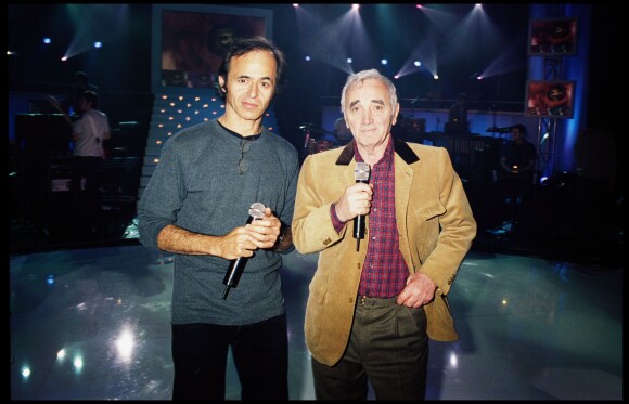 Jean-Jacques Goldman et Charles Aznavour, mai 2001.