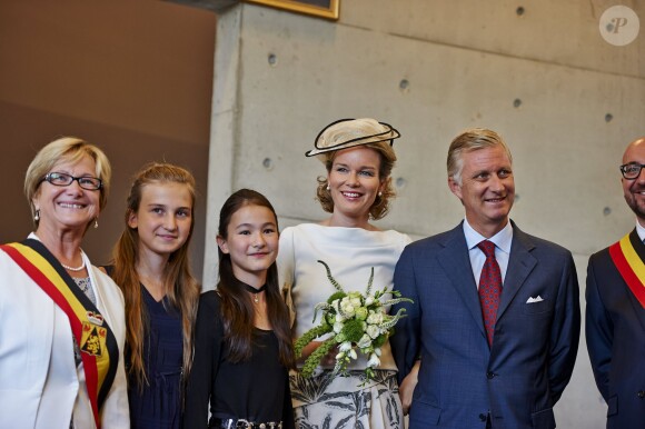 Le roi Philippe et la reine Mathilde de Belgique en visite à Wavre, deuxième étape de leur tournée ''Joyeuses rentrées'', le 10 septembre 2013